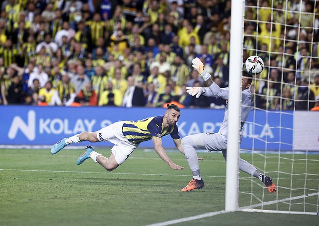 亚马尔：皇马是巴萨最大的对手，我就算买车也不.