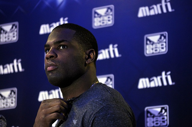 中超第7輪滄州雄獅0-2山東泰山 費萊尼頭槌破門郭田雨替補建功.